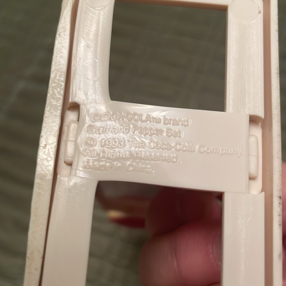 Vintage Collectibles 1993 Coca Cola Salt & Pepper Shaker Set Gas Pump w/Holder - Picture 9 of 13